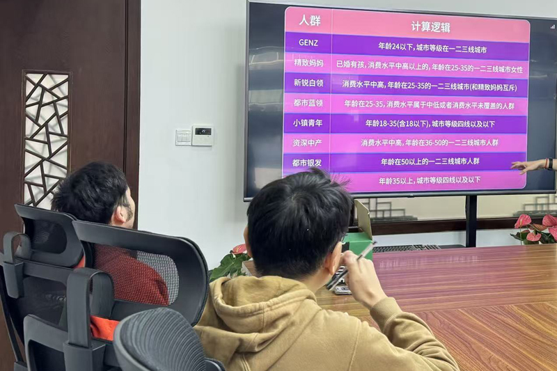 从AJ球鞋到球星卡：一个95后创业者的收藏经济突围战
