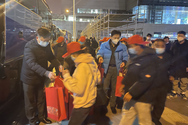 【2023黄浦春风行动点对点返岗】迎接.jpg