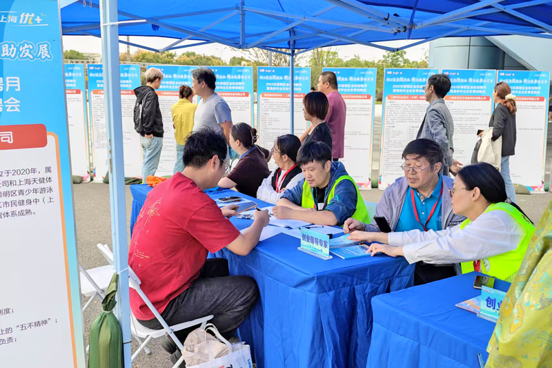 111家企业、1142个岗位需求汇聚崇明万达，看这场金秋招聘会如何破圈