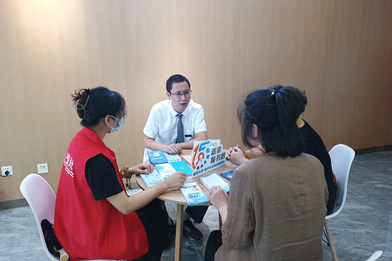 一站“职”达！金山区助高校毕业生实力“出圈”
       
