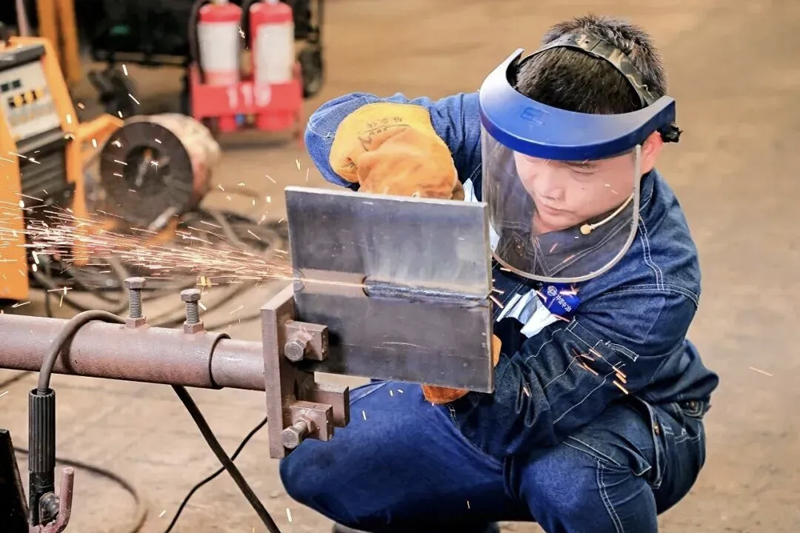 到祖国最需要的地方去 | 世赛冠军、“最美高校毕业生”曾正超的奋斗足迹