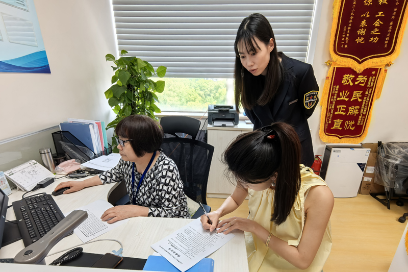 “双轮驱动”显实效 快速解忧护权益