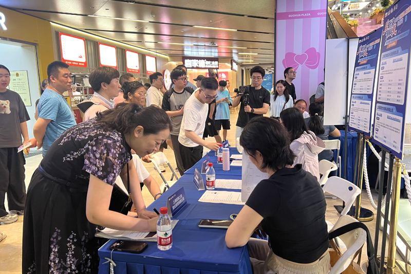 边纳凉边求职！上海杨浦这场“夜市专场招聘会”精彩纷呈