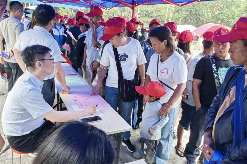12、黄浦人社部门前往西盟开展招聘会.jpg