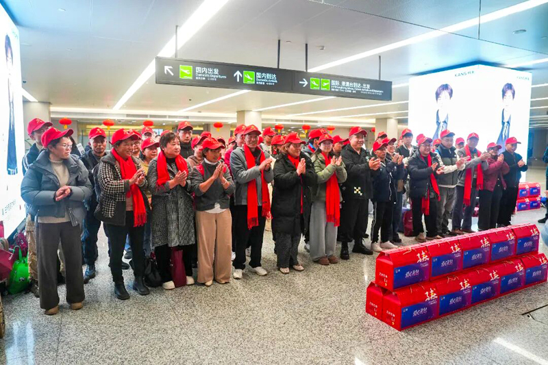 跨越2600公里！奉贤连续四年包机接大理务工人员返岗