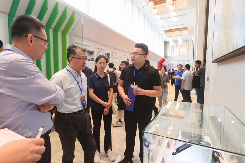 加强上海专业技术人才队伍建设，搭建更多高能级创新创业交流平台