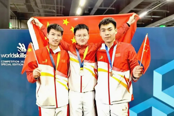 夺金时刻！上海小伙邵茹鹏在世赛特别赛瑞士赛区斩获中国队首金
