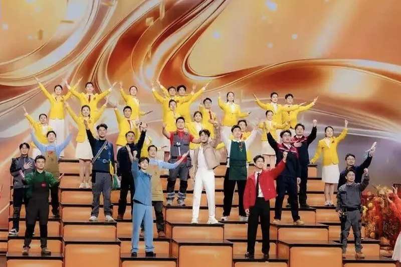 春晚那个在衣服上“变出花来”的女孩，竟然是世界技能冠军！