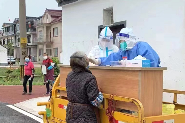 青浦：抗疫情保民生，两手抓两手硬
         
